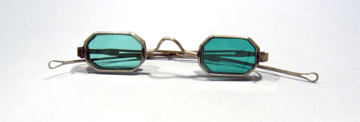 1958.2945 Spectacles view 1