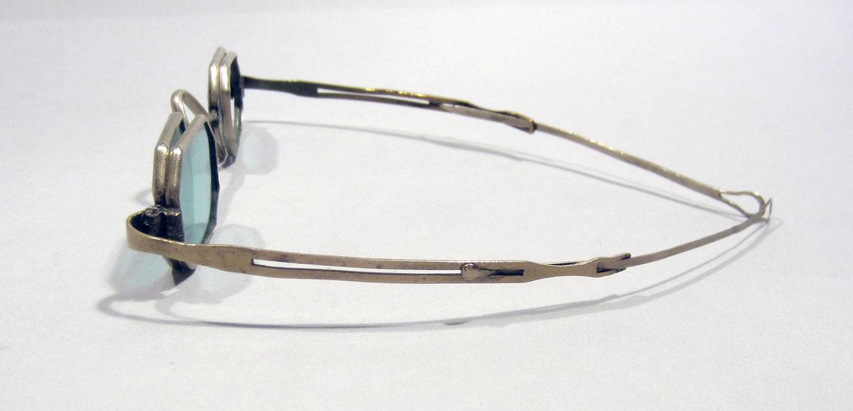 1958.2945 Spectacles side view