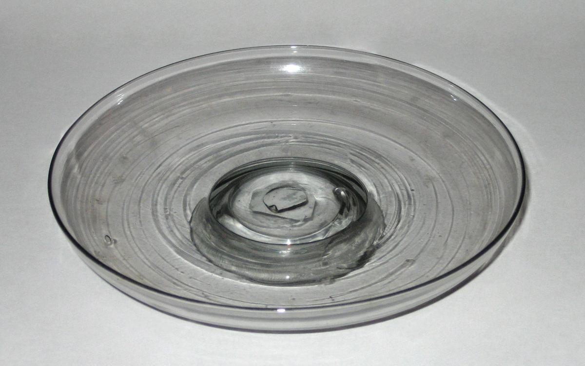 2010.0043 dish or stand