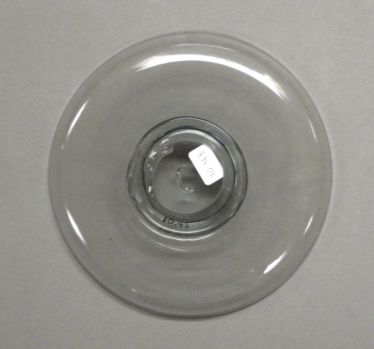 2010.0043 Dish underside