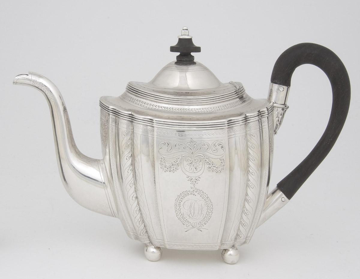 2010.0041 Teapot (view 2)