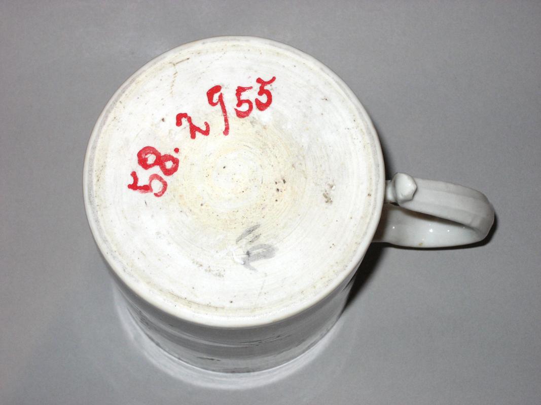 1958.2955 Mug underside