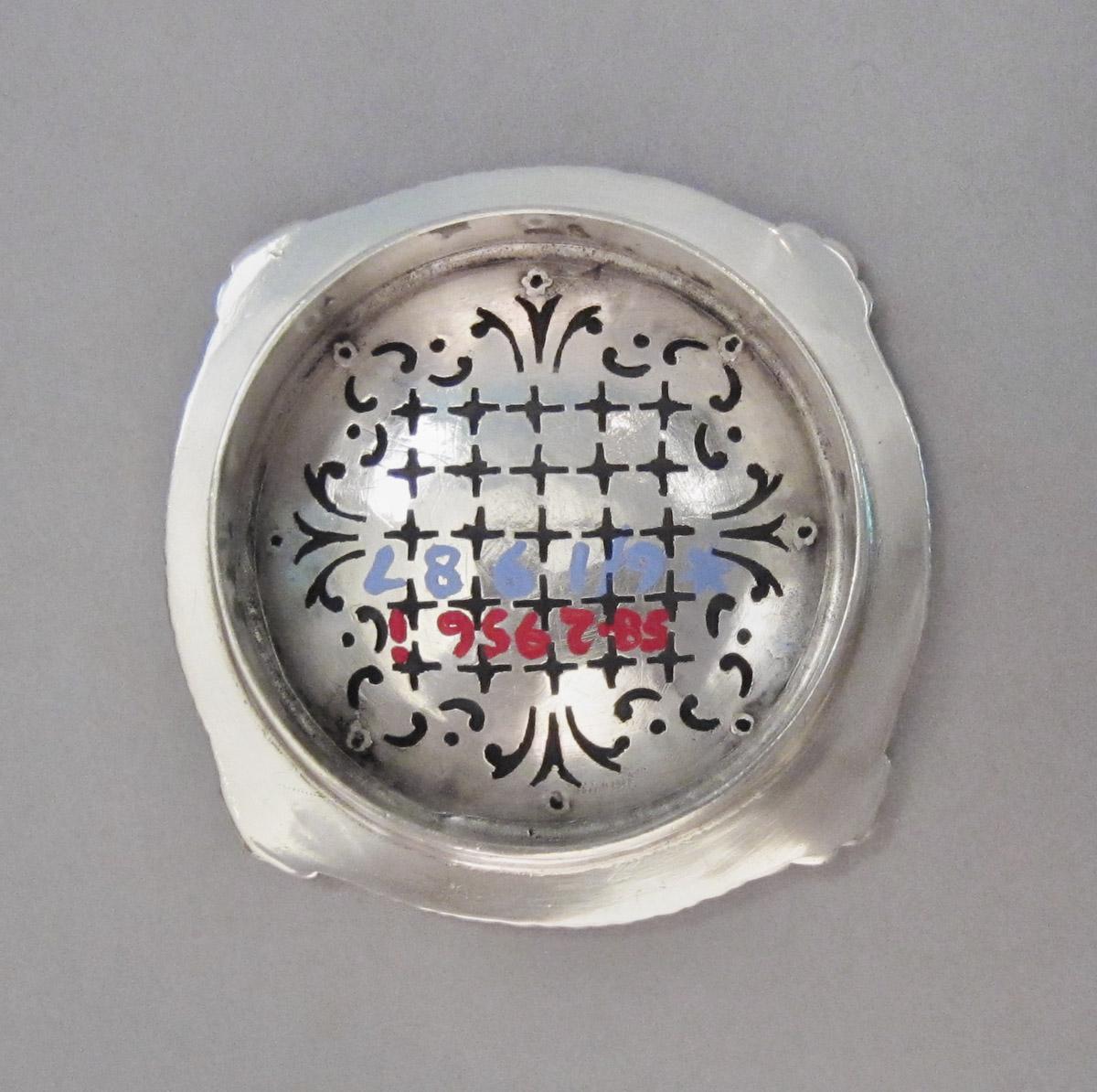 1958.2956 Inkstand, I Lid, underside