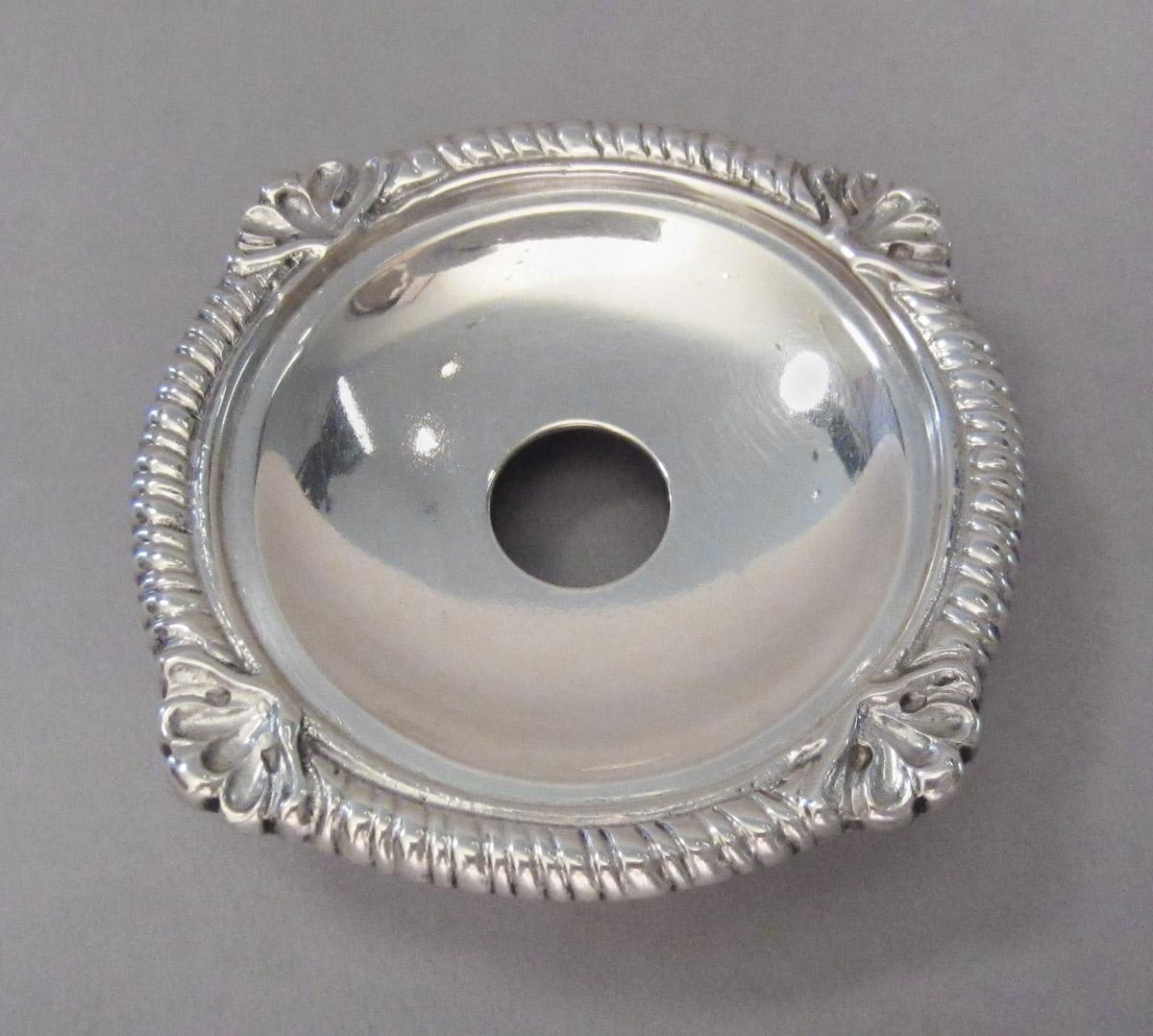 1958.2956 Inkstand, J Lid, upper surface