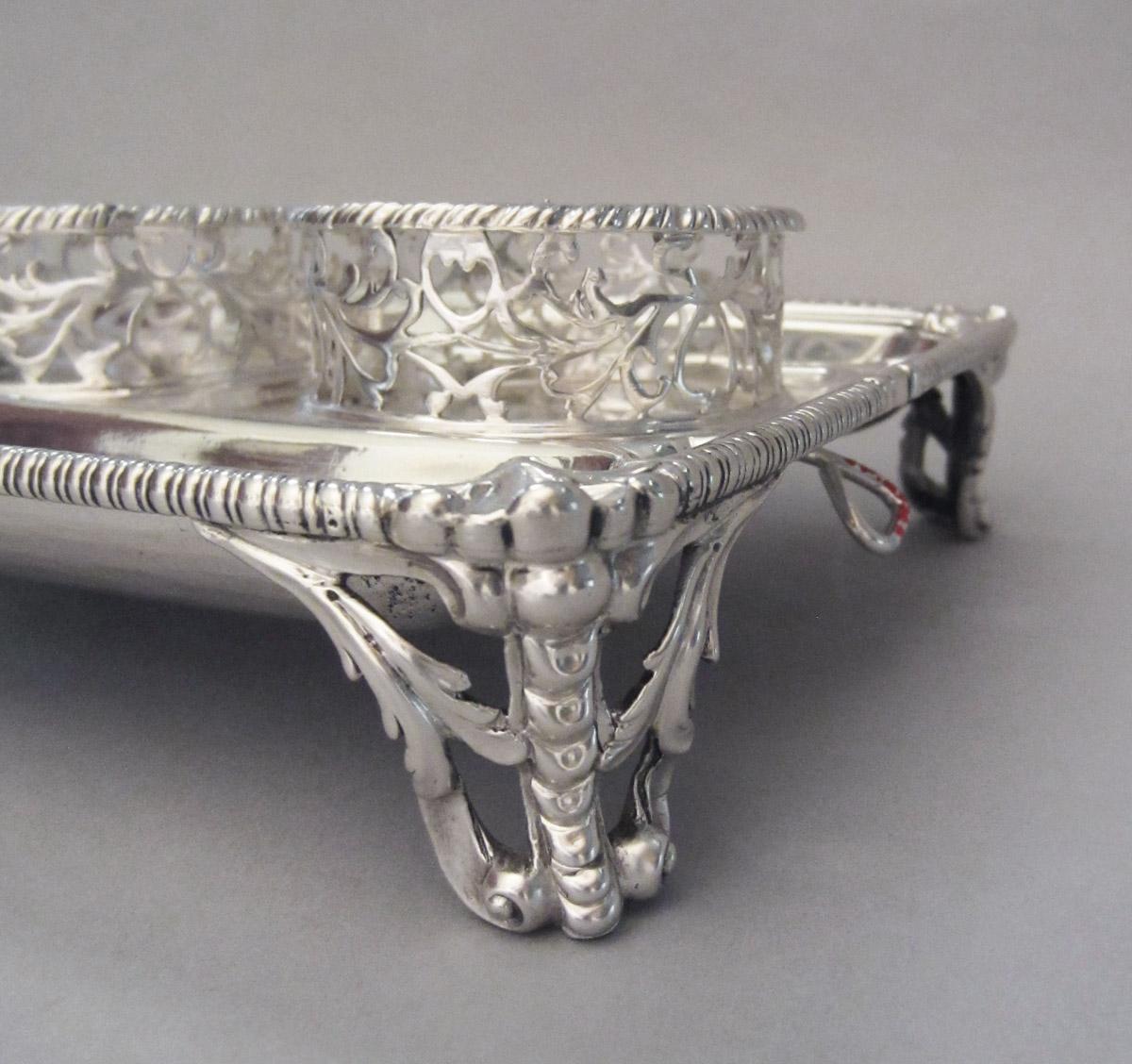 1958.2956 A Inkstand, detail