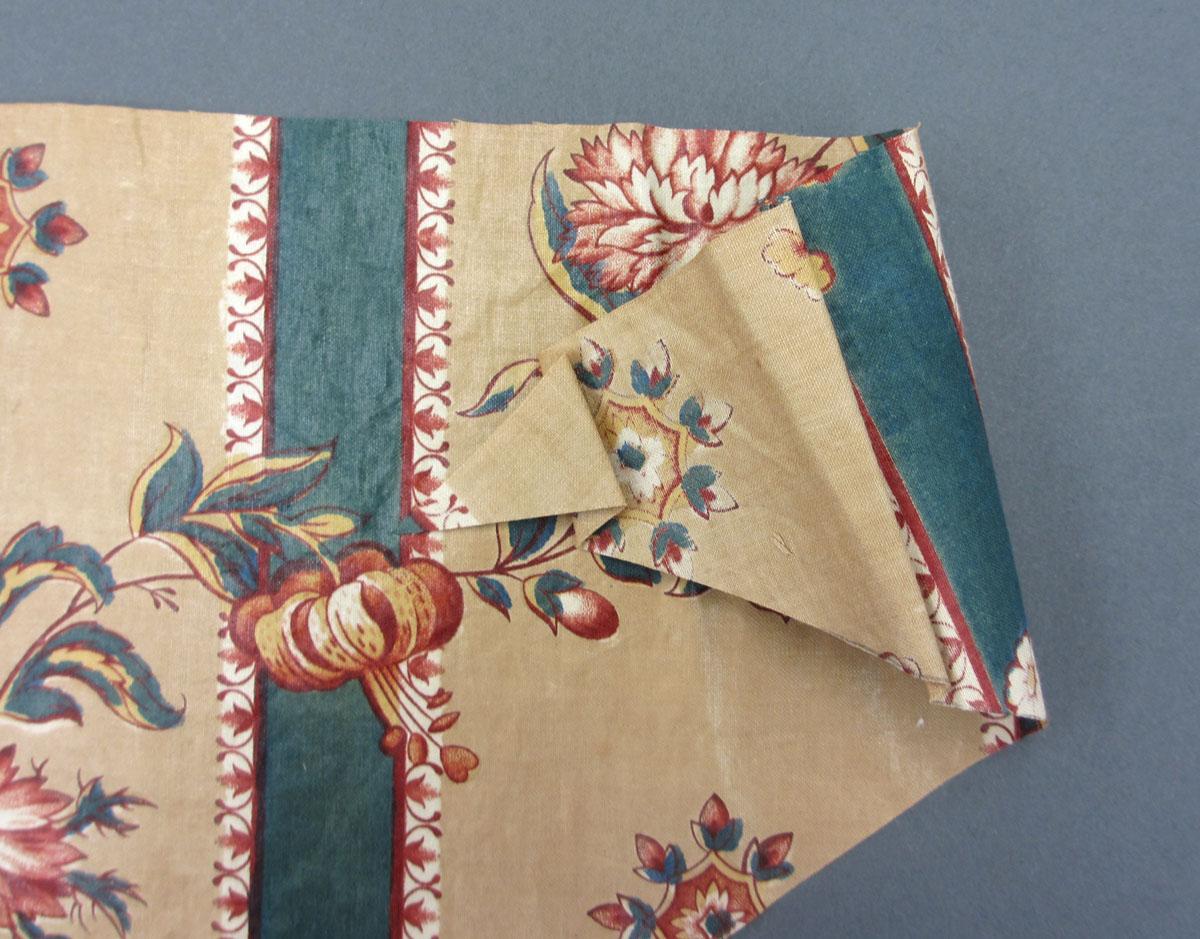 1969.5766.016 textile, printed, folded corner