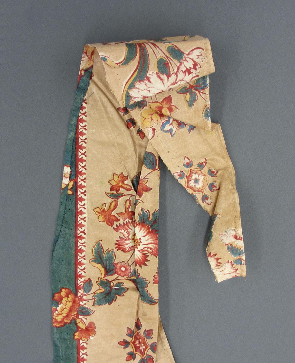 1969.5766.017 textile, printed, folded corner