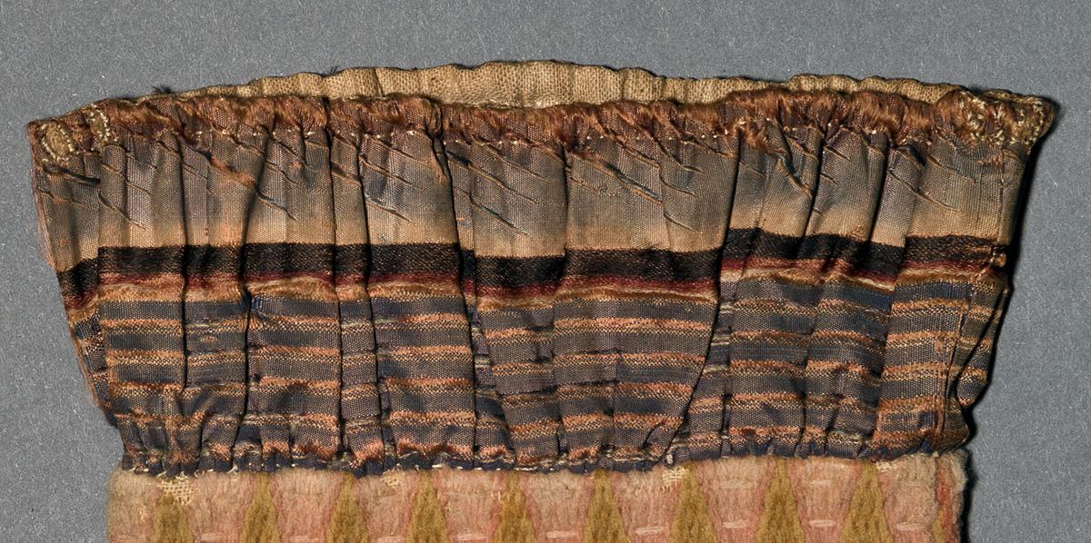 1958.2970 Bag, Detail