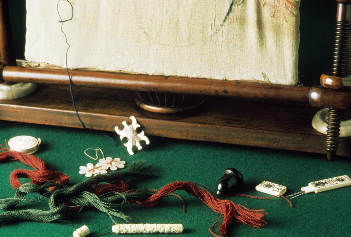 1958.2974, 1969.2038 Embroidery Stand and Crewelwork Fragment, Detail