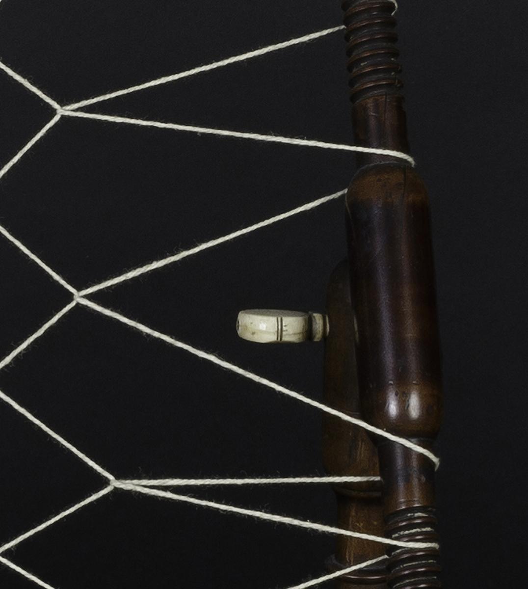 1958.2974 Stand, Detail 3