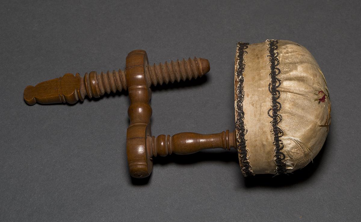 1958.2976 Pincushion Clamp, View 4