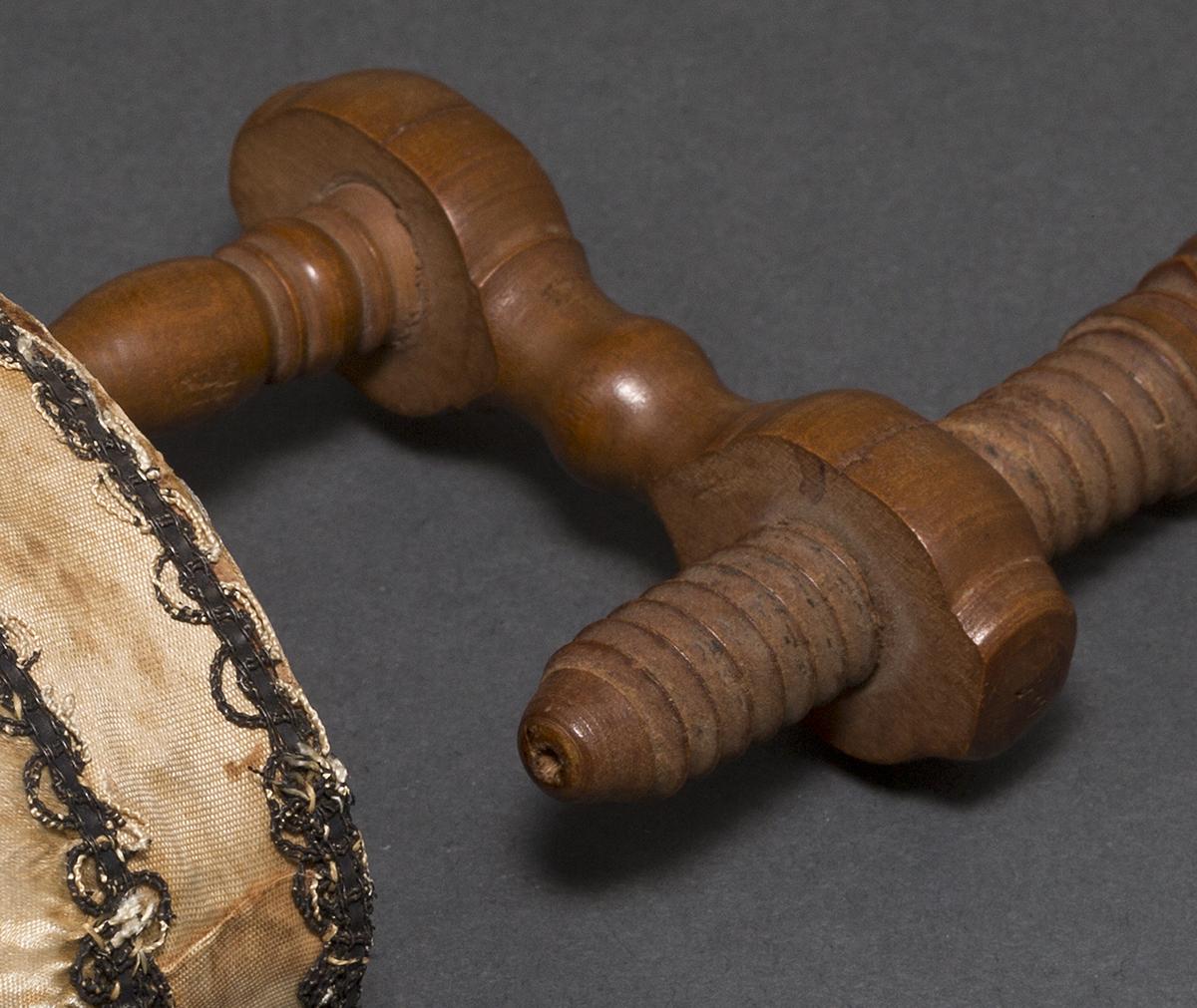 1958.2976 Pincushion Clamp, Detail
