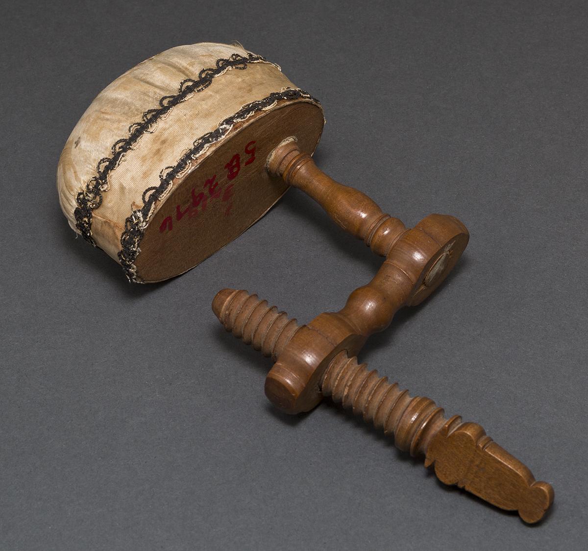 1958.2976 Pincushion Clamp, View 2