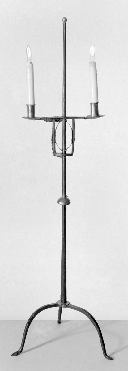 1958.2982 Candlestand