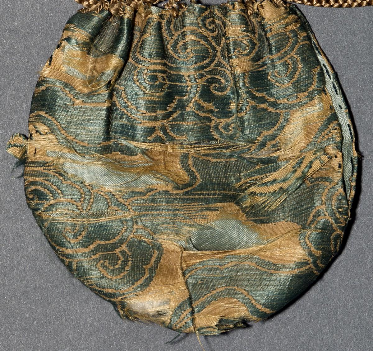 1958.3020 Purse, Detail