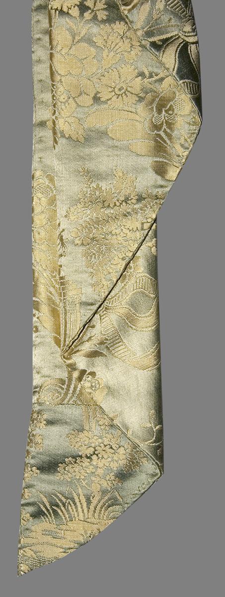  1957.1321.001 A-C Window Hanging, Valance with Tails or Cascade, Left Edge