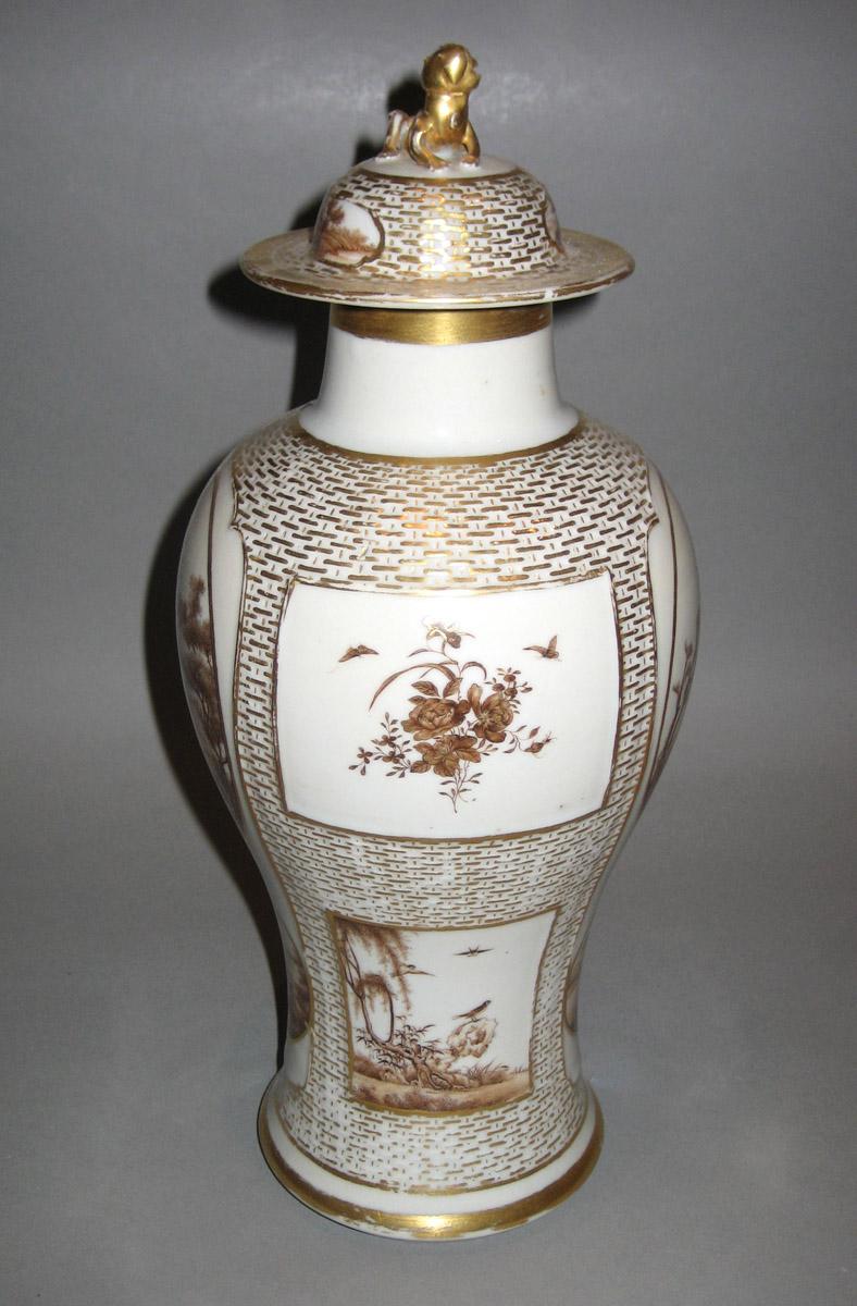 1958.3062 Garniture view 2