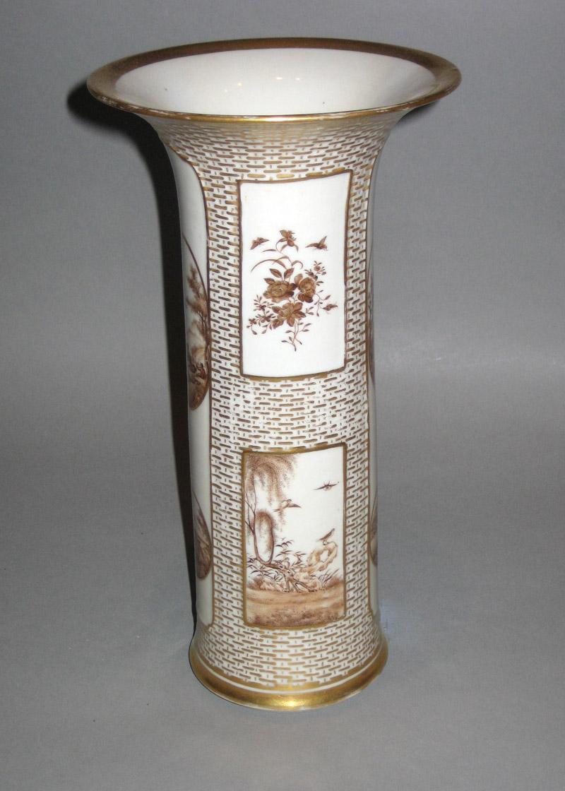 1958.3066 Garniture view 2