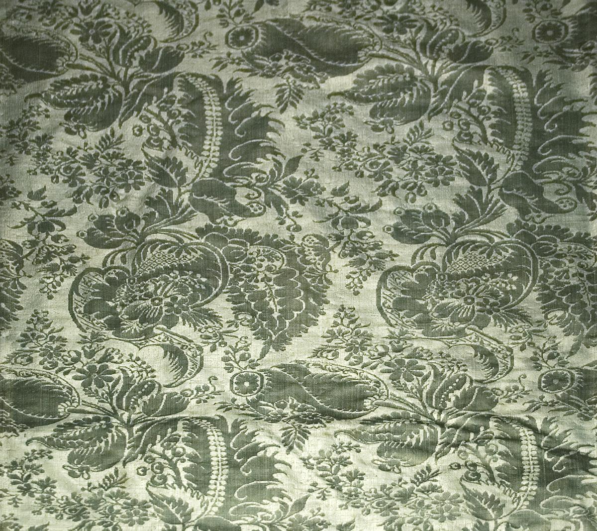 1969.7945.001 Slip Cover, Pattern Repeat-Oblique View
