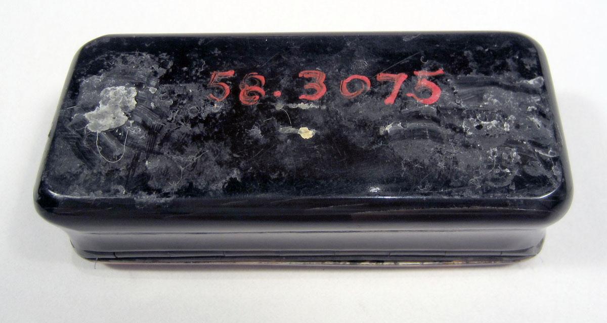 1958.3075 Box underside