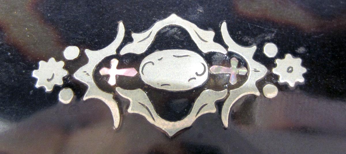 1958.3075 Box silver mount