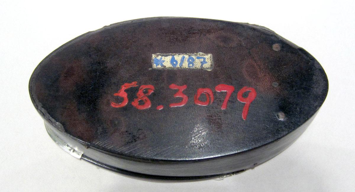 1958.3079 Box underside