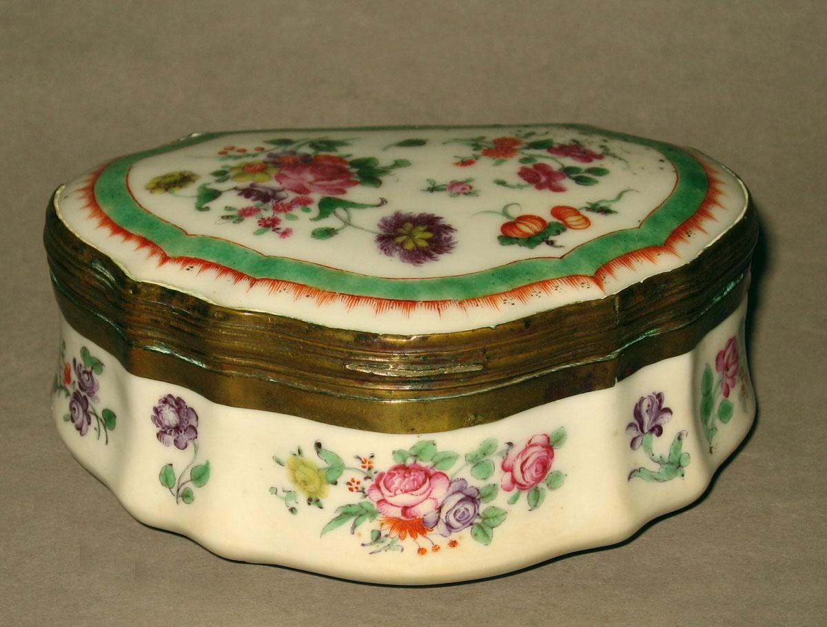 1958.3088 Porcelain box