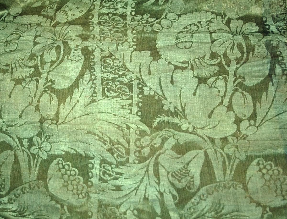 1969.8021.001 Window Hanging, Valance, Pattern Detail-Oblique View