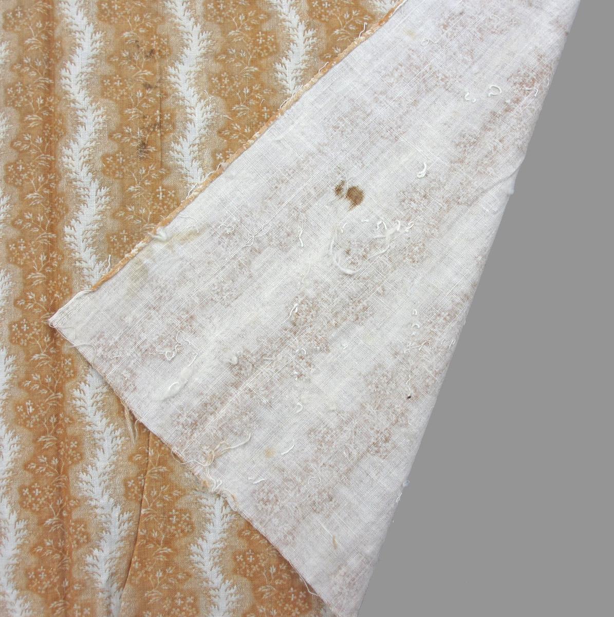 1969.8080.001 textile, printed folded corner