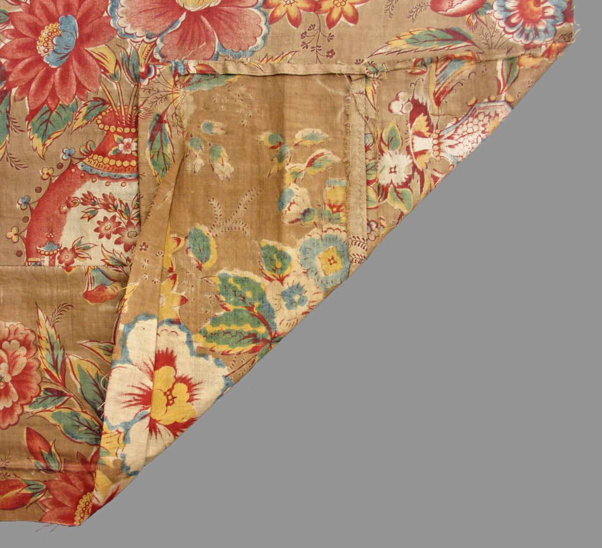 1969.8081.001 textile, printed folded corner