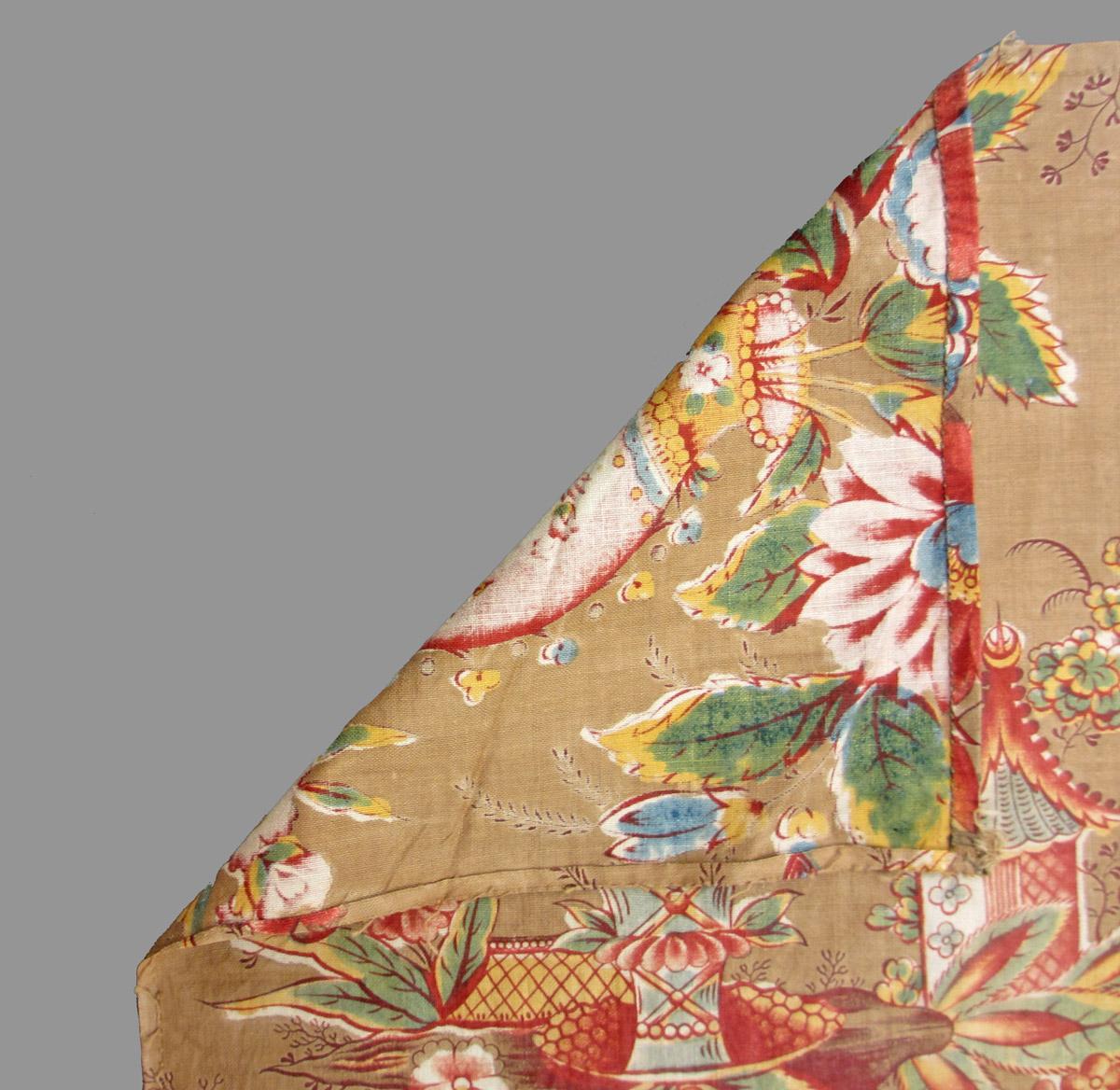1969.8081.002 textile, printed folded corner