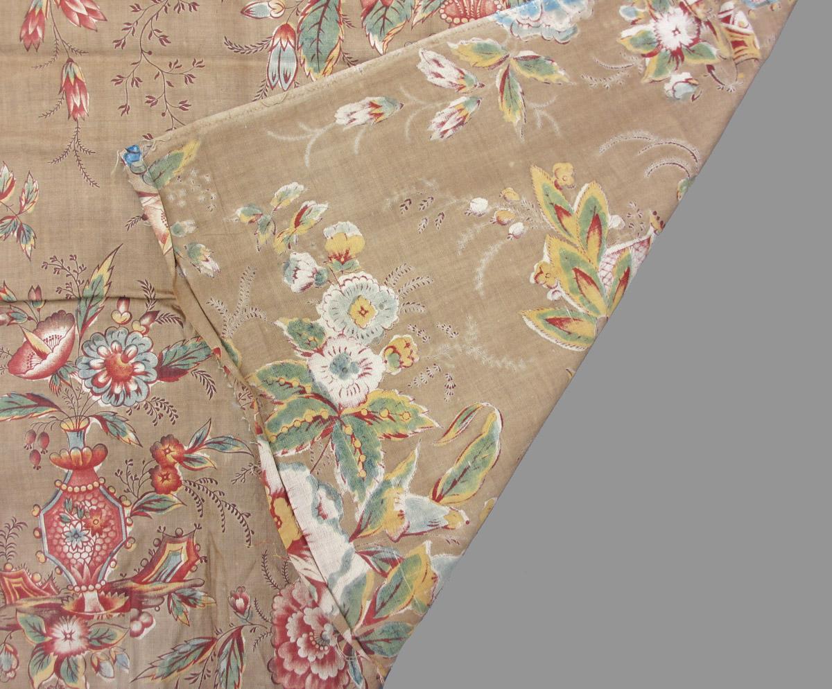 1969.8081.003 textile, printed folded corner