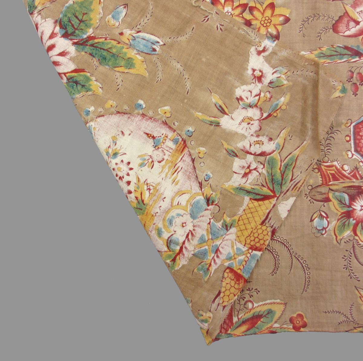 1969.8081.005 textile, printed folded corner
