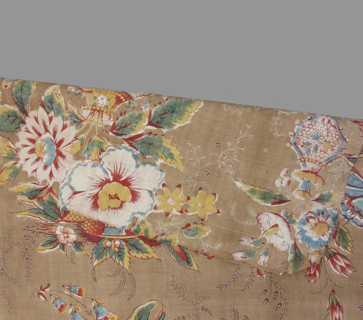 1969.8081.006 textile, printed folded corner