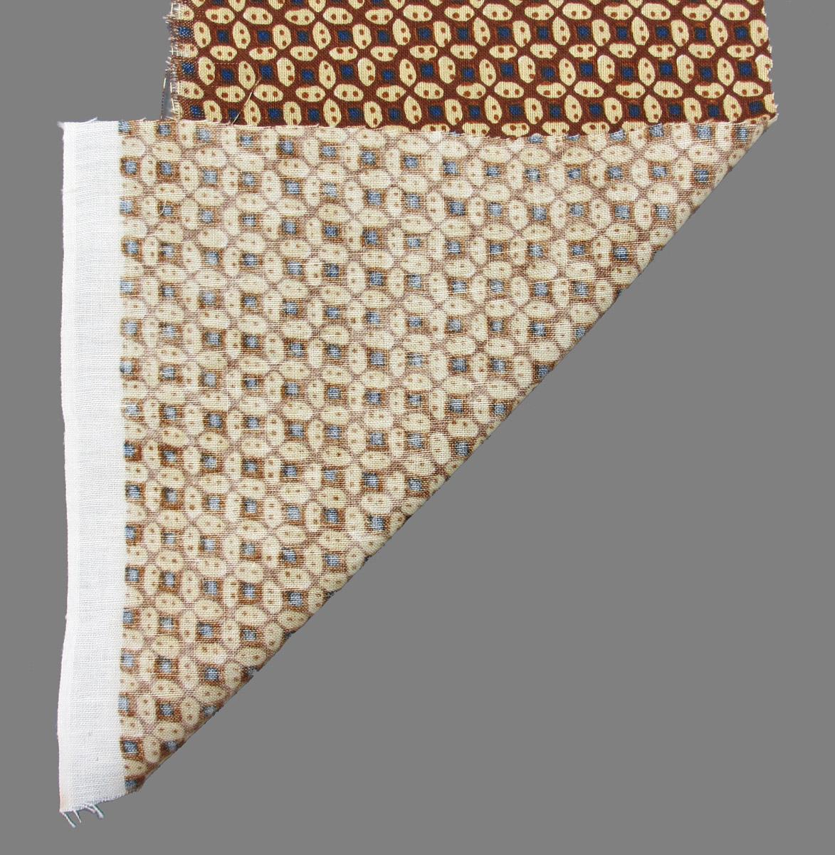 1969.8101.001 textile, printed folded corner