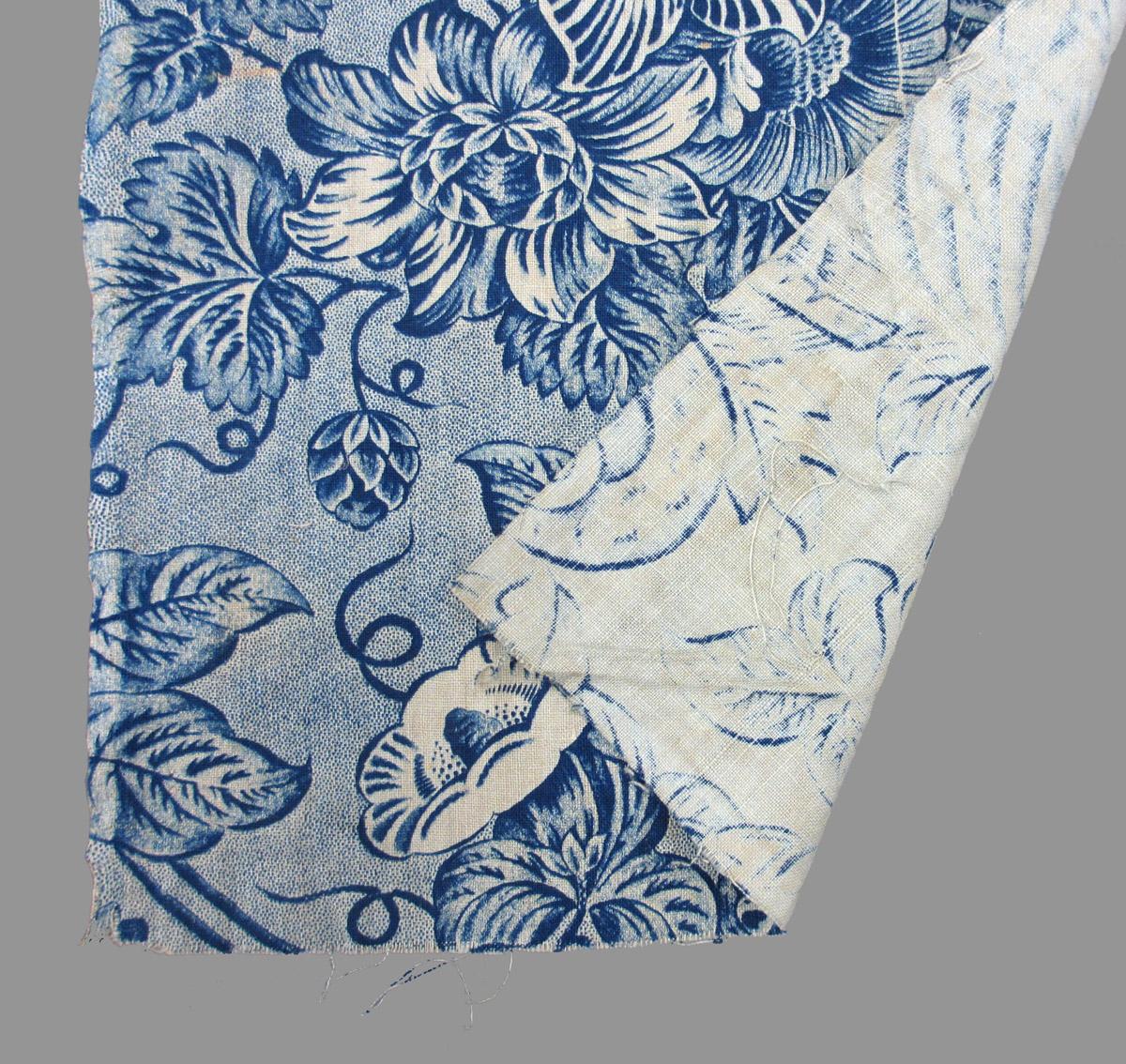 1969.8137.001 textile, printed folded corner