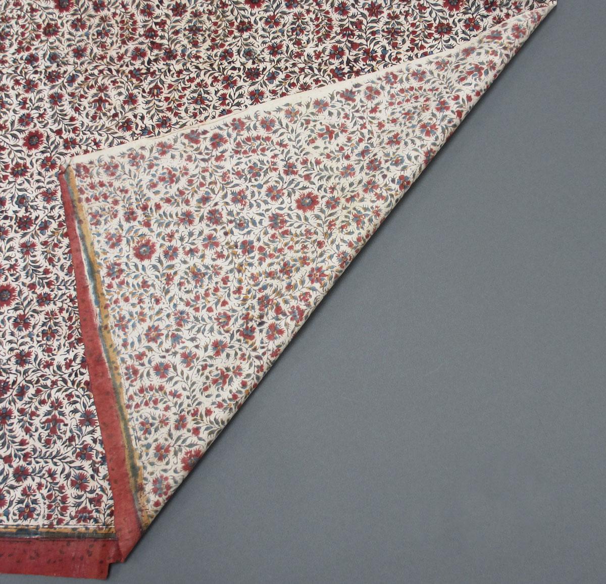 2011.0009.002 Textile, printed partial folded corner