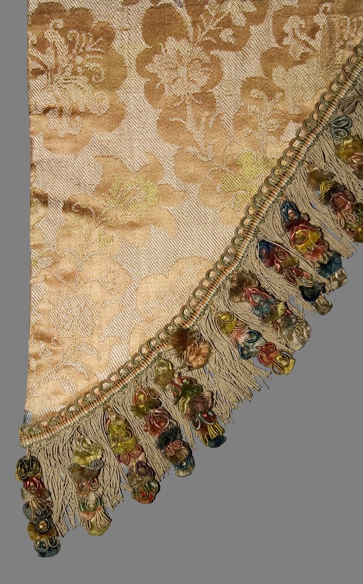 1969.8166.001 Window Hanging, Tail or Cascade, Edge Detail