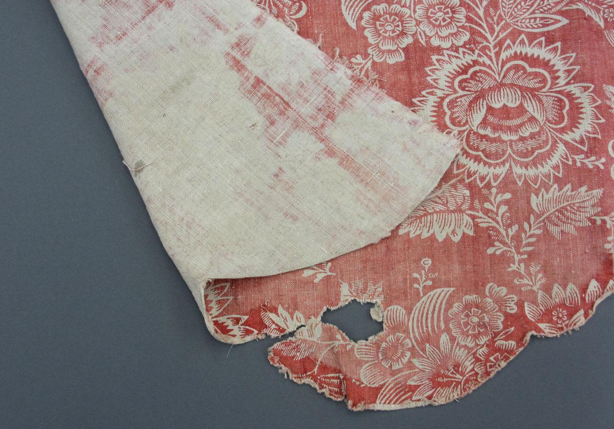 1969.8199.004 Textile, printed folded corner