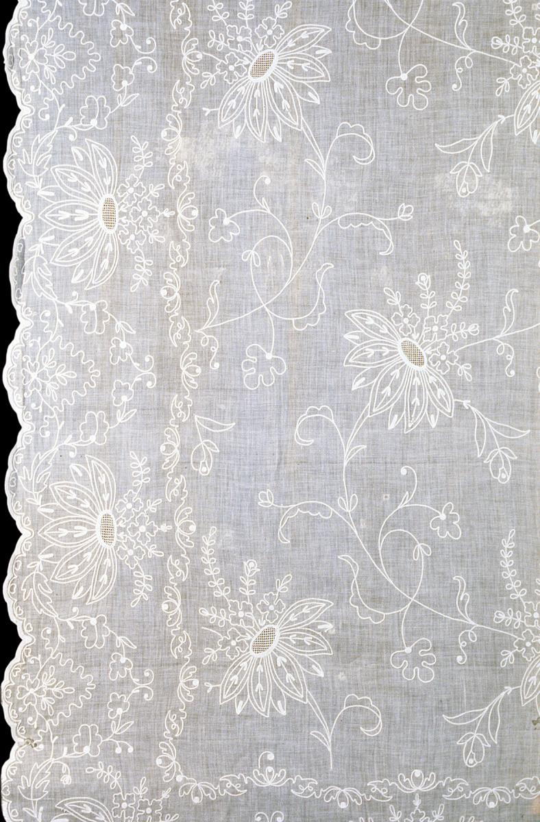 1952.0344.005 B Window Hanging, Detail