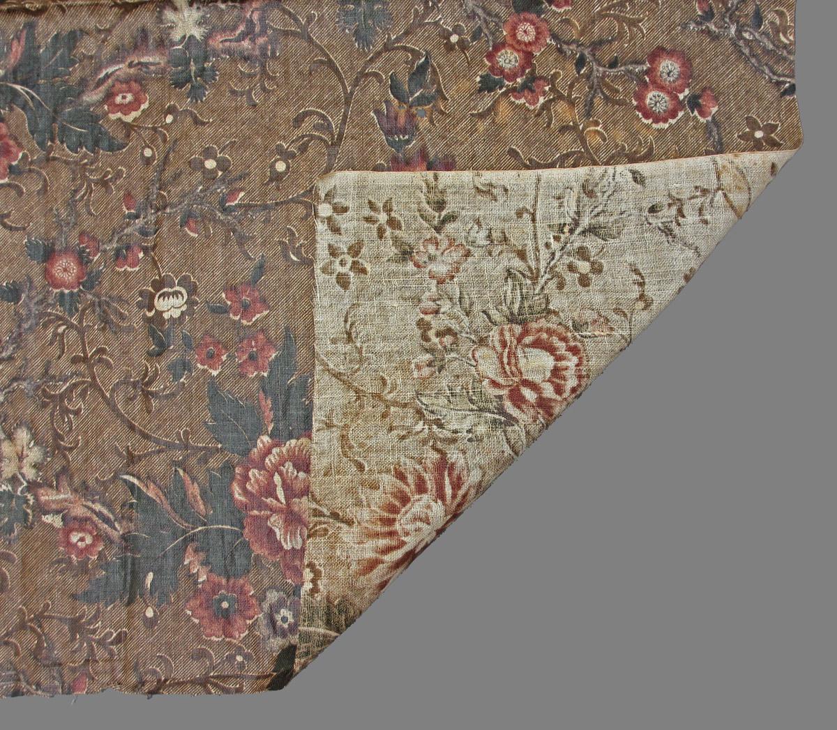 2011.0021.001 textile, printed folded corner