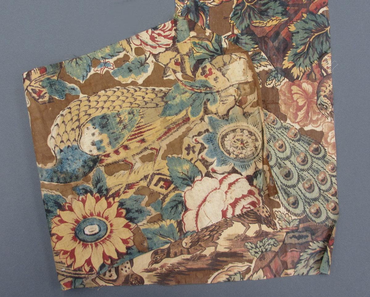 1969.8229.004 Textile, printed folded corner