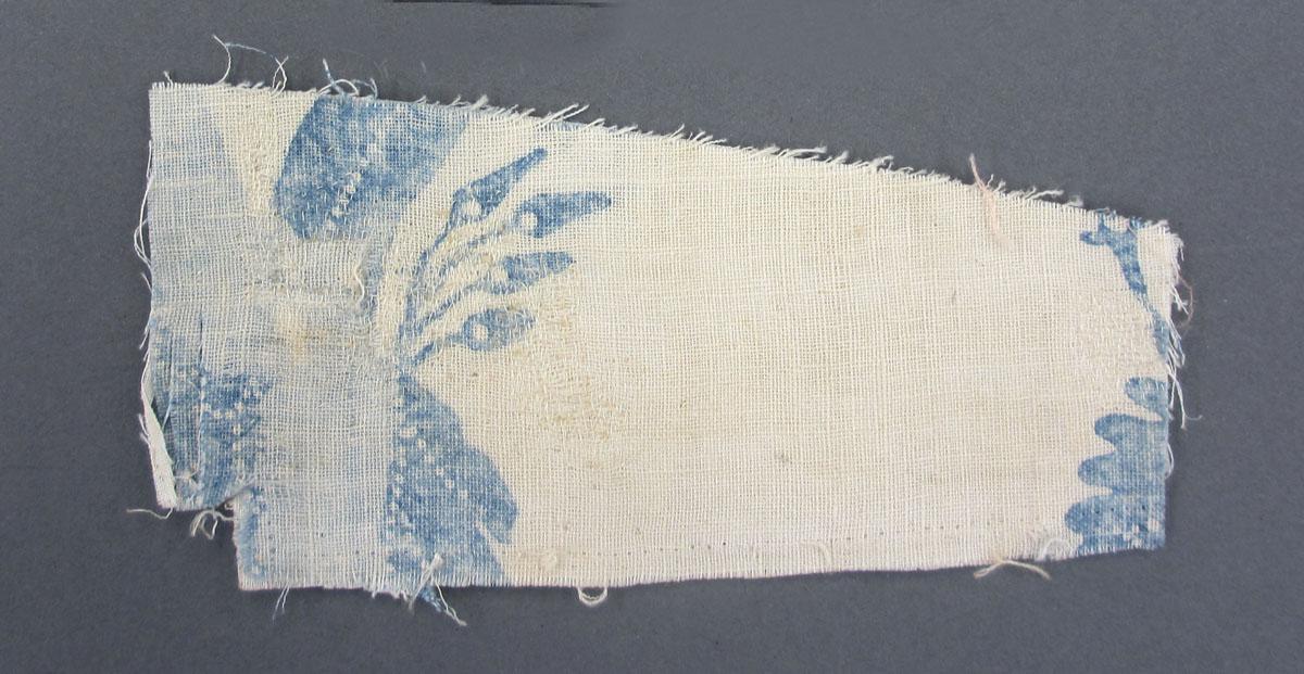 1969.8241.013 Textile scrap, printed obverse