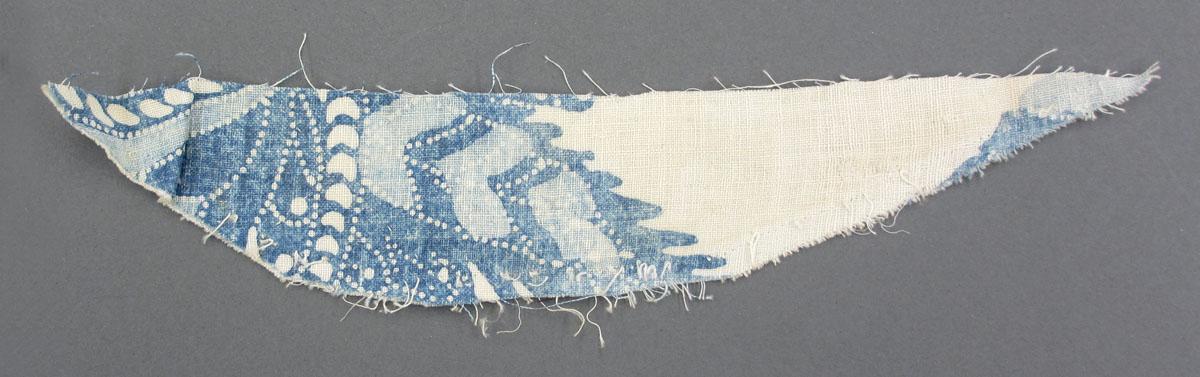 1969.8241.015 Textile scrap, printed obverse