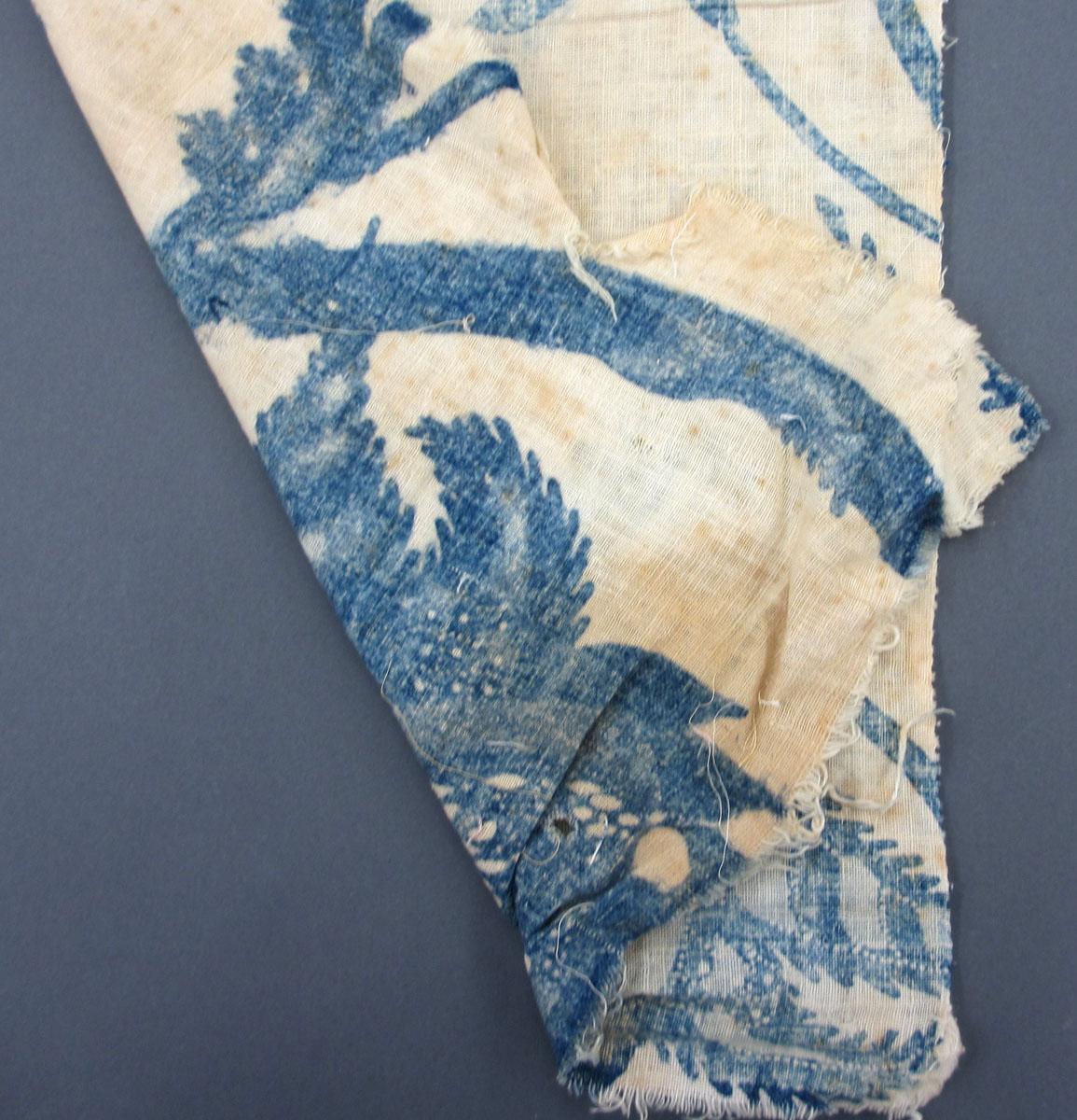 1969.8241.016 Textile, printed folded corner