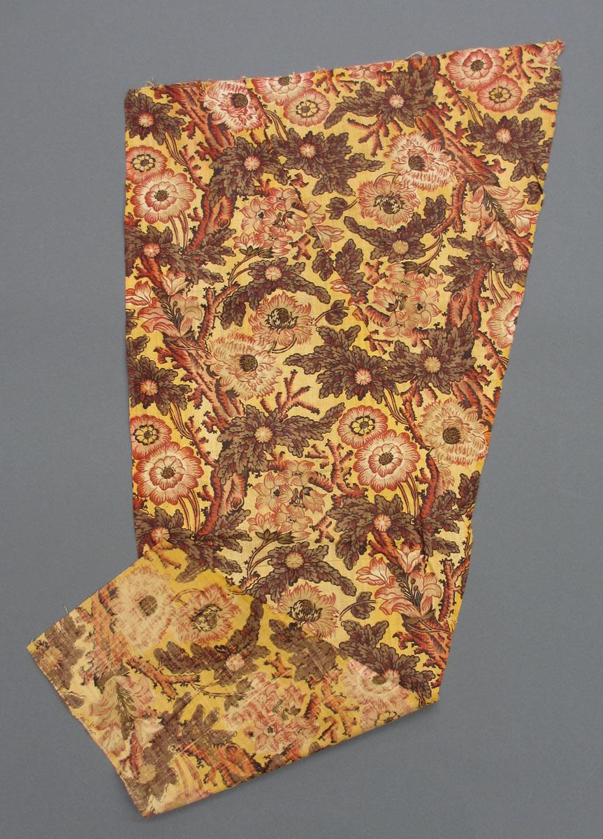 1961.0053.019 Textile, printed folded corner