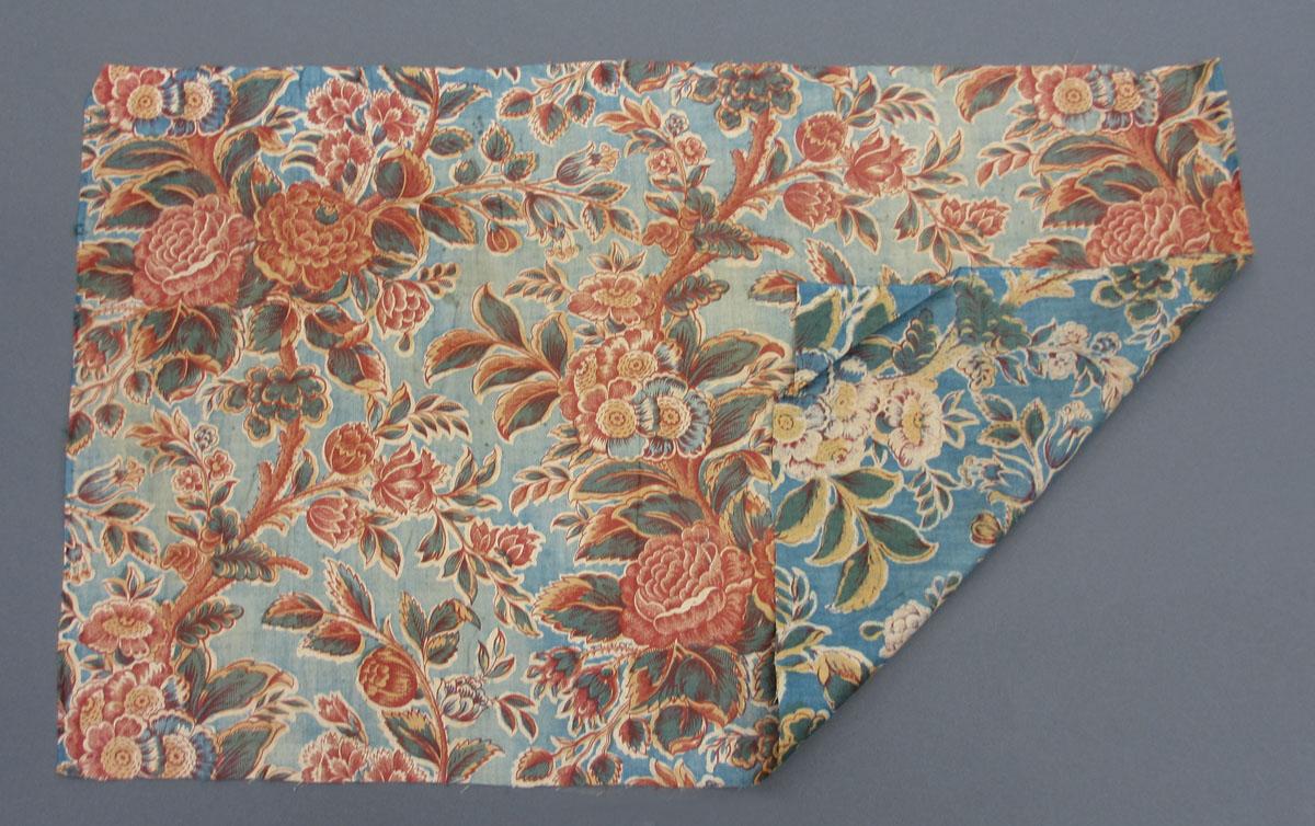 1969.8221.001 Textile, printed folded corner