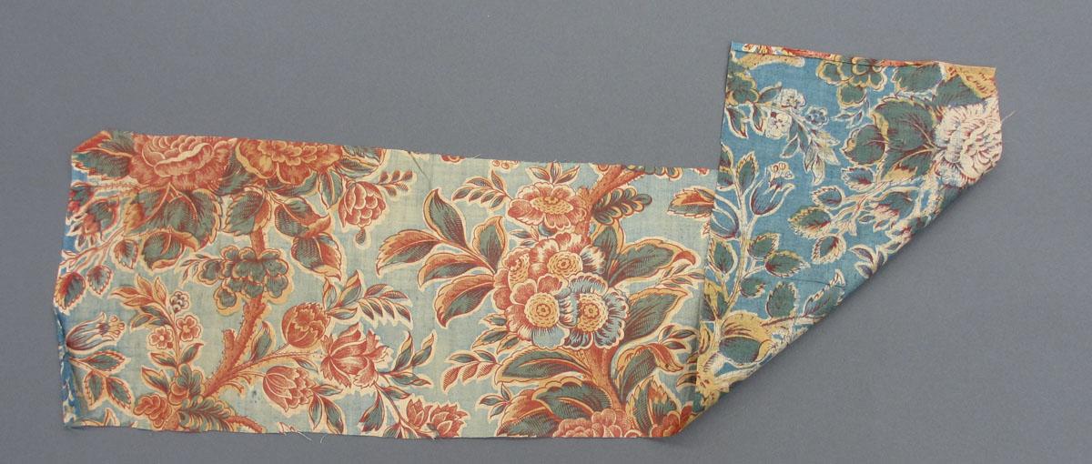 1969.8221.002 Textile, printed folded corner