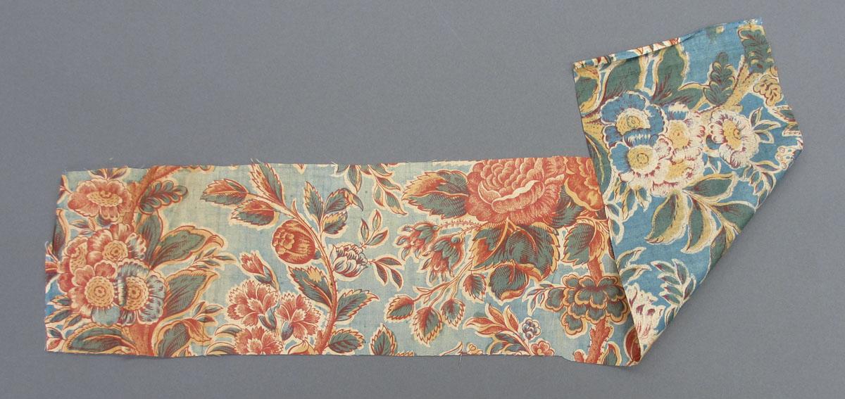 1969.8221.007 Textile, printed folded corner