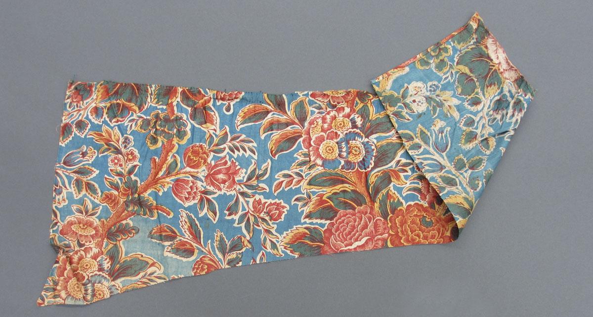 1969.8221.008 Textile, printed folded corner